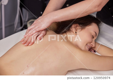 Calming Scents, Natural Aromas, Calmness Aroma. Beauty spa ensures relaxing experience for women with its essential oil-infused aromatherapy massages. 120950974