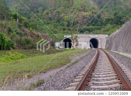 The entrance of Railroad and Railway tunnel through the Mountain surrounded by nature at Khao phra phutthachai. 120951009