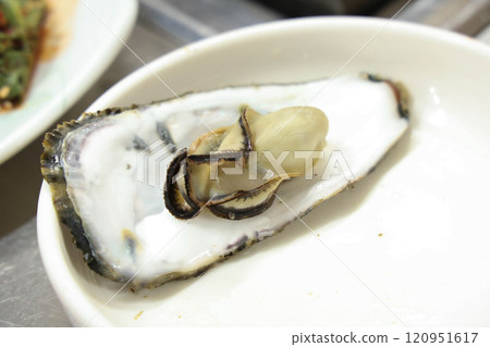 Korean seafood food. Steamed oysters 120951617