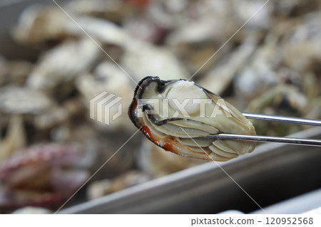 Korean seafood. Steamed Oysters with red chili pepper paste with vinegar 120952568