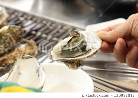 Korean seafood food. Grilled oysters 120952812
