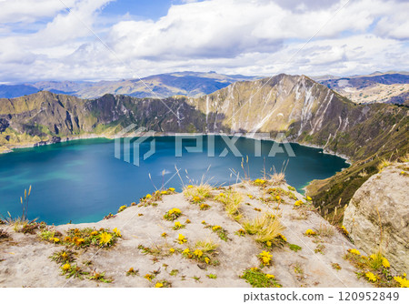 Amazing view of Quilotoa lagoon, volcanic crater lake in Ecuador 120952849