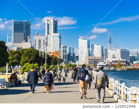 Yokohama Yamashita Park and Minato Mirai 120952946