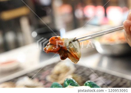 Korean seafood. bbq Oysters with red chili pepper paste with vinegar 120953091