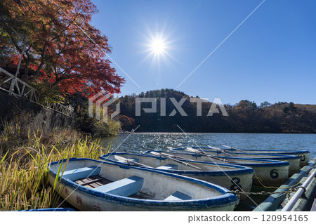 Lake Shibireko in autumn Lake Shibireko in autumn 120954165