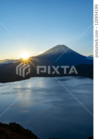 Lake Motosu Autumn leaves sunrise 120954199