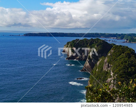 Cape Tomyozaki as seen from the peninsula on which a hotel stands in Katsuura City, Wakayama Prefecture Cape Tomyozaki as seen from the peninsula on which a hotel stands in Katsuura City, Wakayama Prefecture 120954985