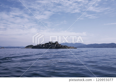 漂浮在海中的軍艦島 120955077
