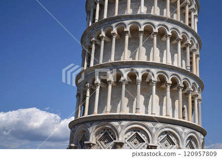 The Leaning tower of Pisa, Italy, sunny summer day 120957809