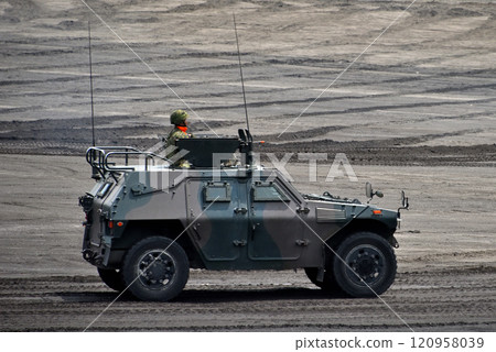 中部/日本陸上自衛隊/富士學校紀念活動/輕裝甲機動車輛檢閱儀式行進/靜岡縣小山町(2) 中部/日本陸上自衛隊/富士學校紀念活動/輕裝甲機動車輛檢閱儀式行進/靜岡縣小山町(2) 120958039