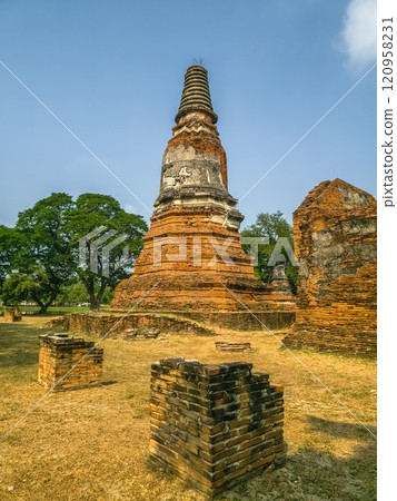 Ruins of Langkhadum Wat temple, Ayutthaya, Thailand 120958231
