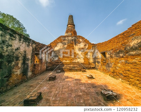 Ruins of Langkhadum Wat temple, Ayutthaya, Thailand 120958232