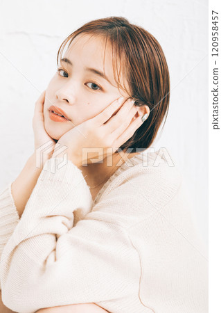 Female hair style 120958457