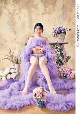 Pregnant women Maternity photos 120958672