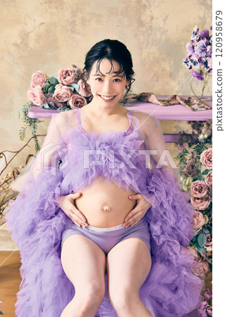 Pregnant women Maternity photos 120958679