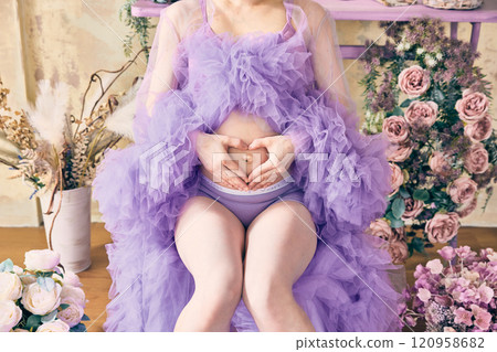 Pregnant women Maternity photos 120958682