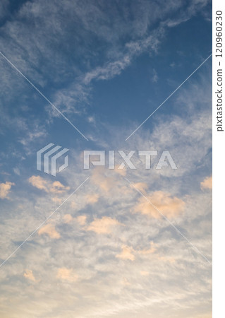 Morning sky: Clouds dyed by the morning sun Morning sky: Clouds dyed by the morning sun 120960230