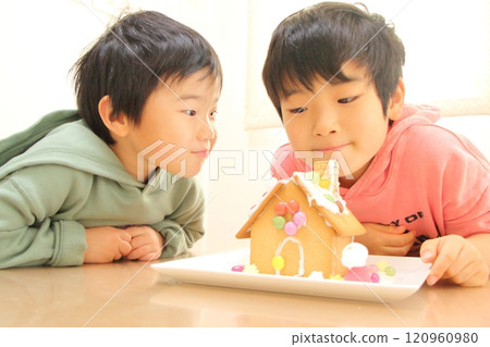 Children's Candy House 120960980