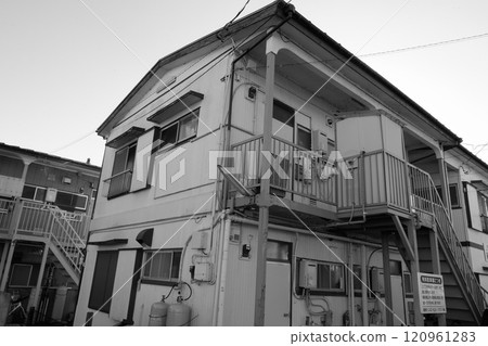 Showa's apartment 120961283