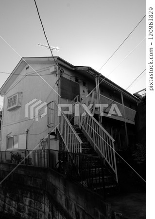 Old apartment 120961829