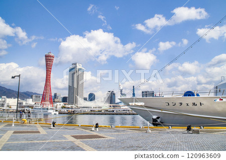 Pleasure boat and Meriken Park / Higashikawasaki 1, Chuo-ku, Kobe City, Hyogo Prefecture Pleasure boat and Meriken Park / Higashikawasaki 1, Chuo-ku, Kobe City, Hyogo Prefecture 120963609
