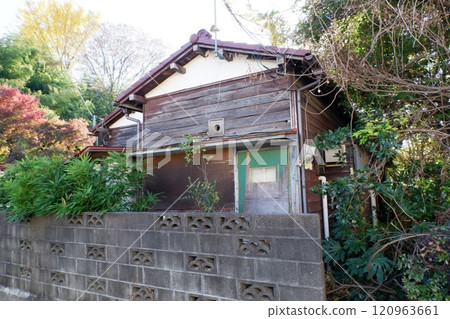 vacant rented house 120963661