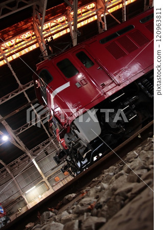 FE81電力機車（140號和141號）排列在復古的長岡機車段_拍攝於2024年12月1日 120963811