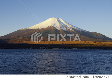 Fuji at dawn as seen from Lake Yamanaka 120964375