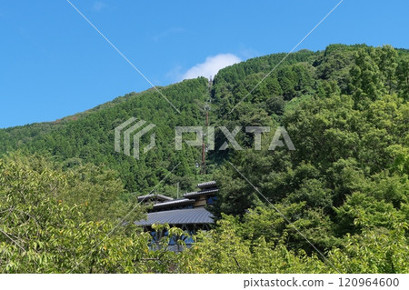 從石川縣白山市山麓看到的獅子溝高原 從石川縣白山市山麓看到的獅子溝高原 120964600