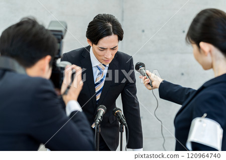 Businessman holding an apology conference 120964740