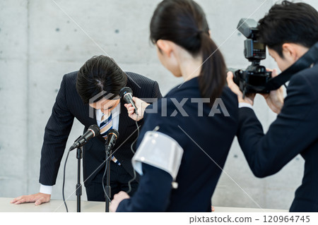Businessman holding an apology conference 120964745