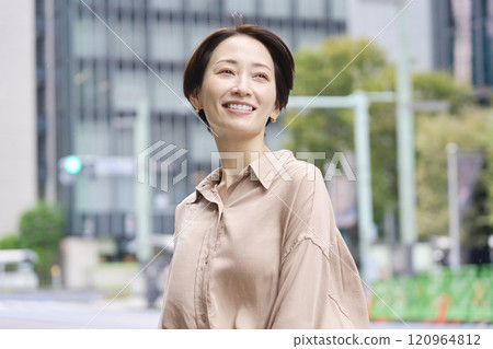 都市女性肖像 120964812