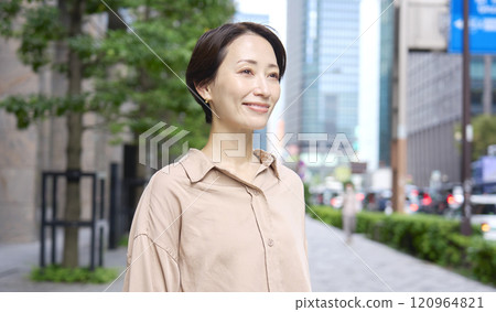 都市女性肖像 120964821