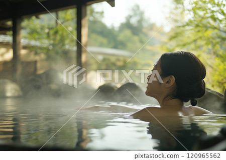 女人在大自然環繞的露天浴池中放鬆身心 21 AI 生成的圖像 女人在大自然環繞的露天浴池中放鬆身心 21 AI 生成的圖像 120965562