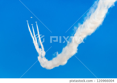 Blue Impulse Changeover Loop (Iruma Air Show) 120966004
