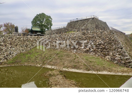 大和郡山城天守台（奈良縣大和郡山市） 120966748