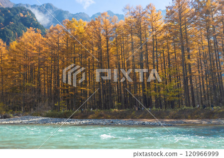 Kamikochi has a beautiful atmosphere during the autumn foliage season, part of the Japan Alps, Nagano,Japan 120966999