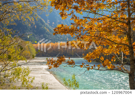 Kamikochi has a beautiful atmosphere during the autumn foliage season, part of the Japan Alps, Nagano,Japan Kamikochi has a beautiful atmosphere during the autumn foliage season, part of the Japan Alps, Nagano,Japan 120967004