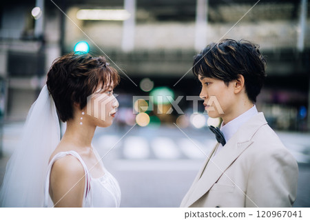 Casual pre-wedding photoshoot in the city Casual pre-wedding photoshoot in the city 120967041