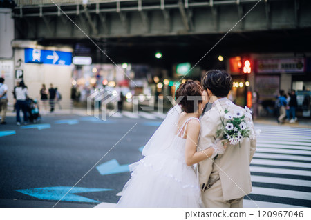 Casual pre-wedding photoshoot in the city Casual pre-wedding photoshoot in the city 120967046