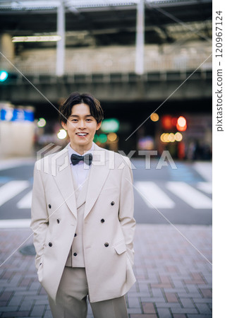 Casual pre-wedding photoshoot in the city Casual pre-wedding photoshoot in the city 120967124