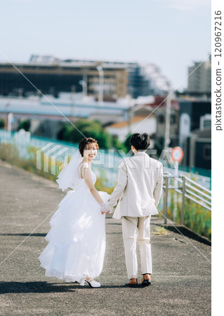 Casual pre-wedding photoshoot 120967216