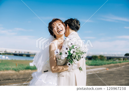 Casual pre-wedding photoshoot 120967238