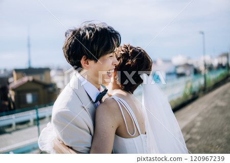 Casual pre-wedding photoshoot 120967239