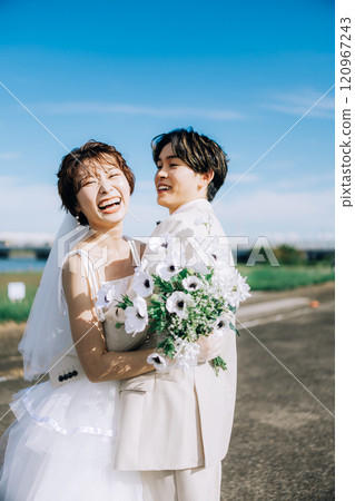 Casual pre-wedding photoshoot 120967243