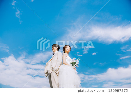 Casual pre-wedding photoshoot 120967275