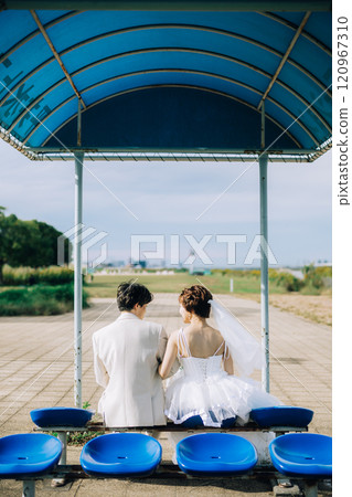 Casual pre-wedding photoshoot 120967310