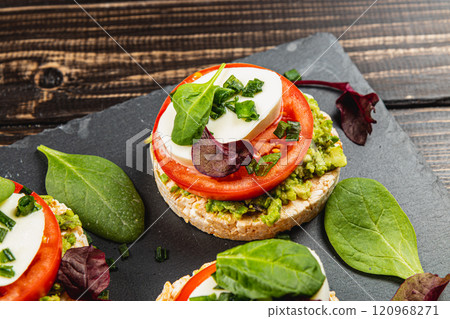 Healthy eating concept, rice cakes with avocado, mozzarella, spinach and onion 120968271