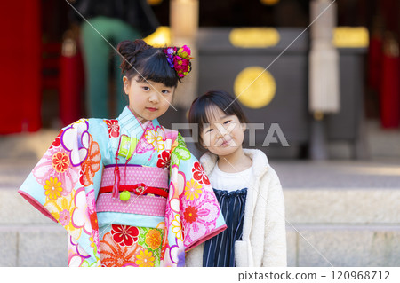 A girl and her sisters in kimono celebrating Shichigosan A girl and her sisters in kimono celebrating Shichigosan 120968712