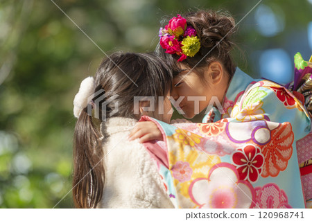 A girl and her sisters in kimono celebrating Shichigosan A girl and her sisters in kimono celebrating Shichigosan 120968741